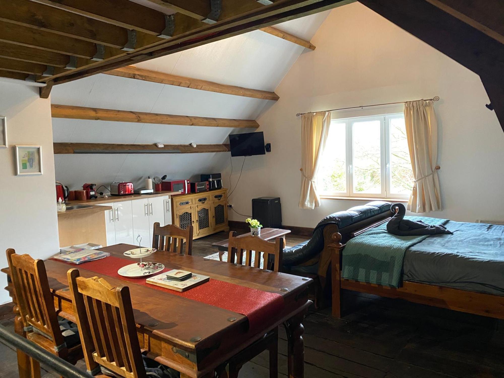 Spacious, Rustic Studio Space For 2 Persons Saint-Cyr-du-Bailleul Exteriör bild