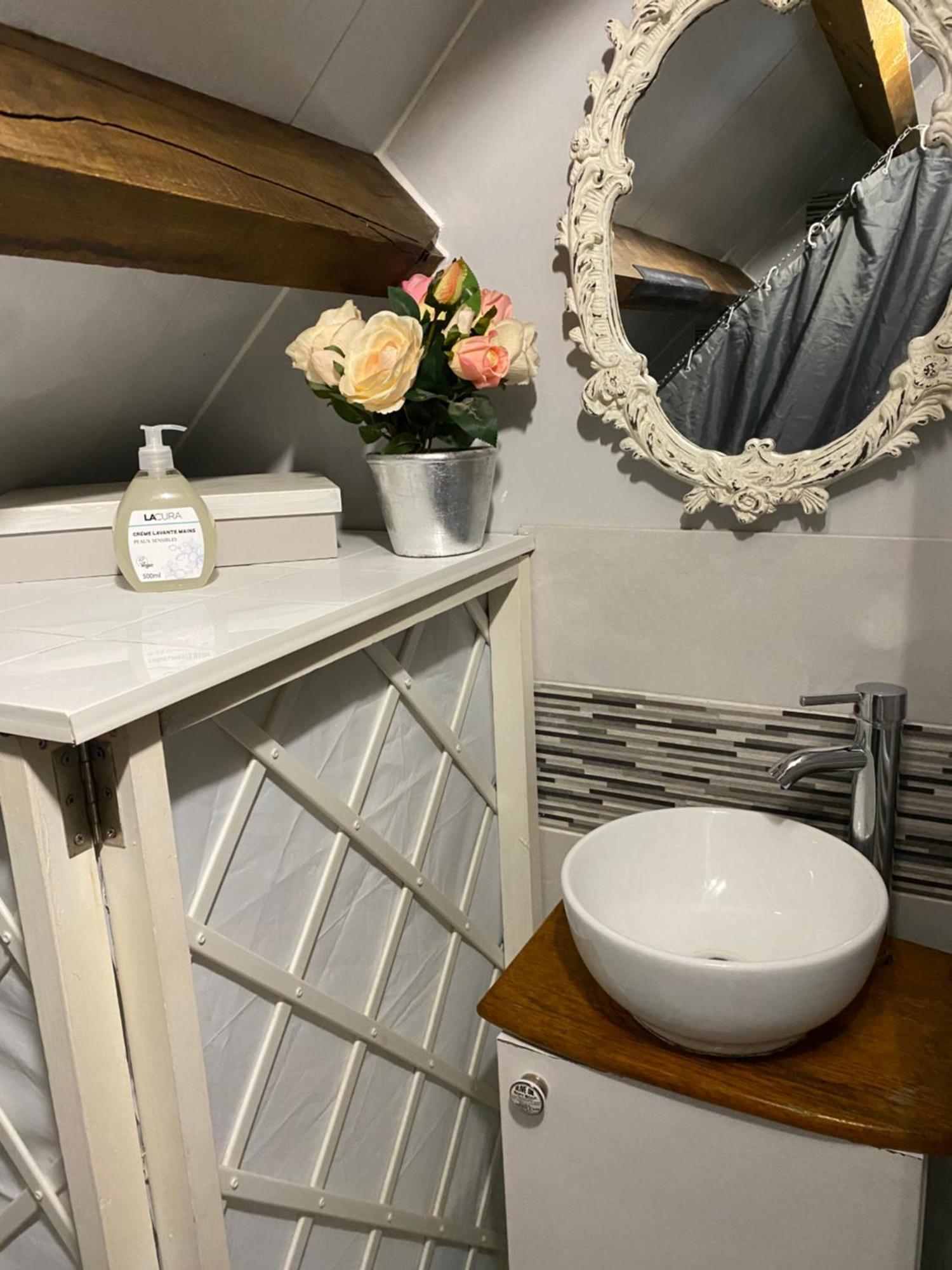 Spacious, Rustic Studio Space For 2 Persons Saint-Cyr-du-Bailleul Exteriör bild